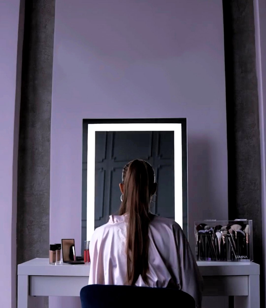 Should the Vanity Mirror be as Wide as the Vanity Table? - Lumina Pro