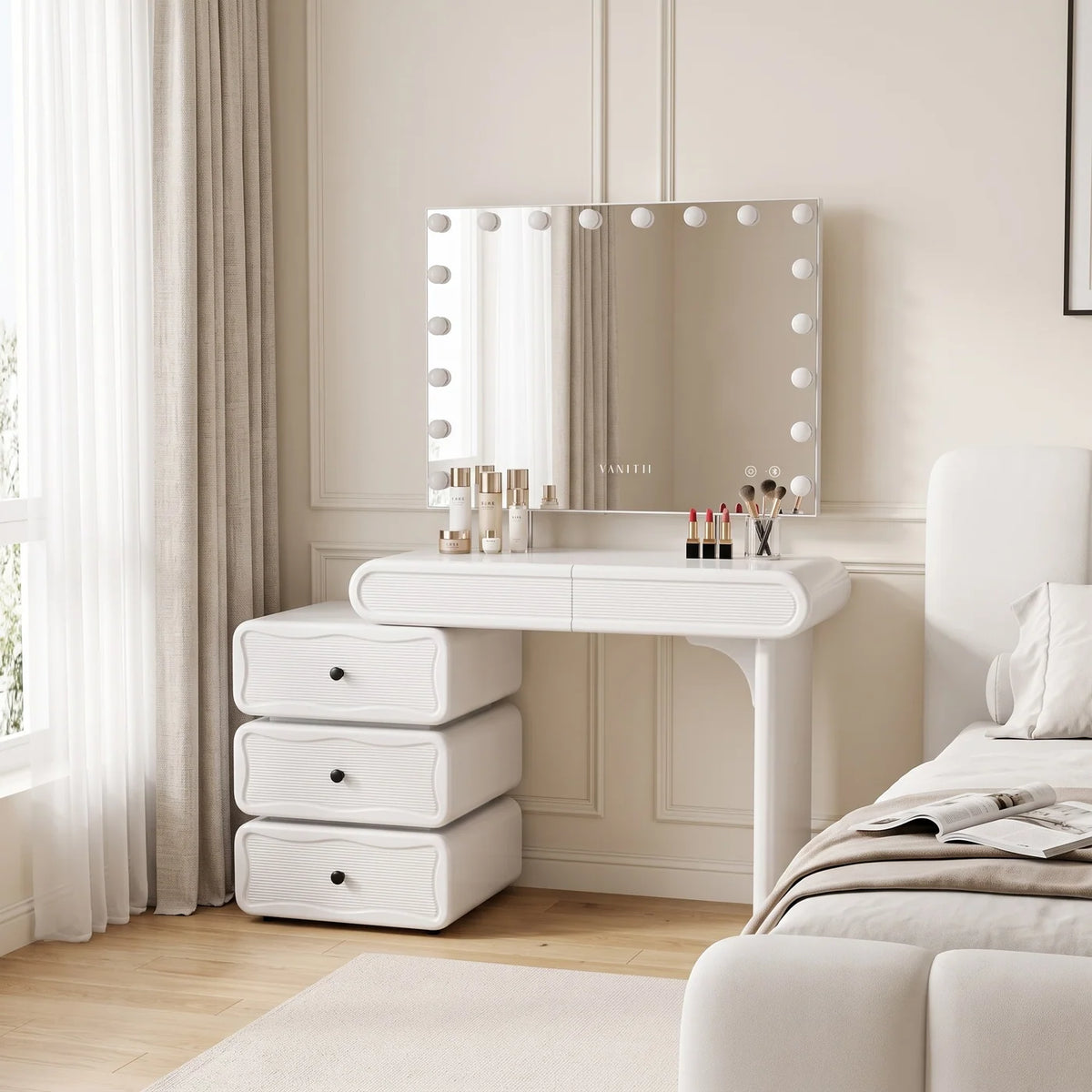 VanitiSet Vega | Extendable Vanity Table in High Gloss & 18 Bulb Bluetooth Mirror