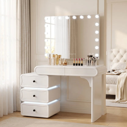 VanitiSet Vega | Extendable Vanity Table in High Gloss & 18 Bulb Bluetooth Mirror