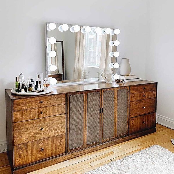 Hollywood Vanity Mirror with Lights and Bluetooth Speakers - Lumina Pro USA -